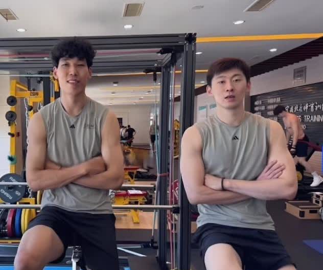 由李咏臻和彭世坤组成的副攻线应该是中国男排目前最有实力的组合，两人都是攻拦俱佳。