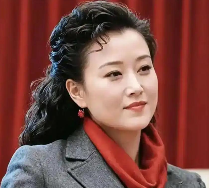 1996年，宋祖英亲手把年仅18岁的小保姆送进了监狱，一判就是12年，而这个保姆