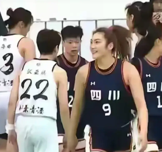 全运会搞得也太寒酸了。昨晚咪咕视频转播全运会女篮预选赛，江苏女篮对阵四川队的比赛