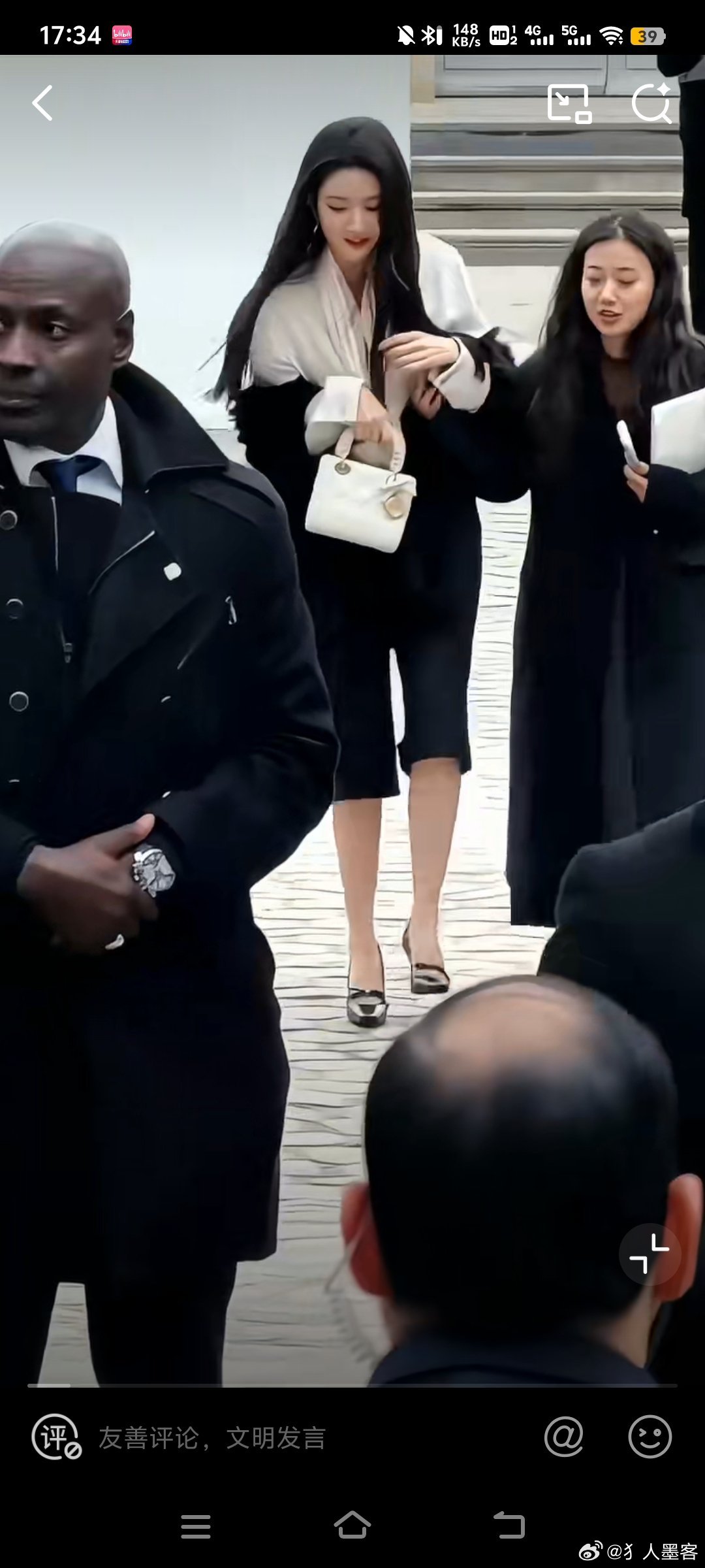 王玉雯王姐怎么又摔了王姐怎么又又崴脚了哈哈哈哈