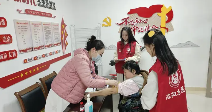 【志愿沈阳暖心服务】翡翠城社区中西医义诊进社区 便民健康送到家