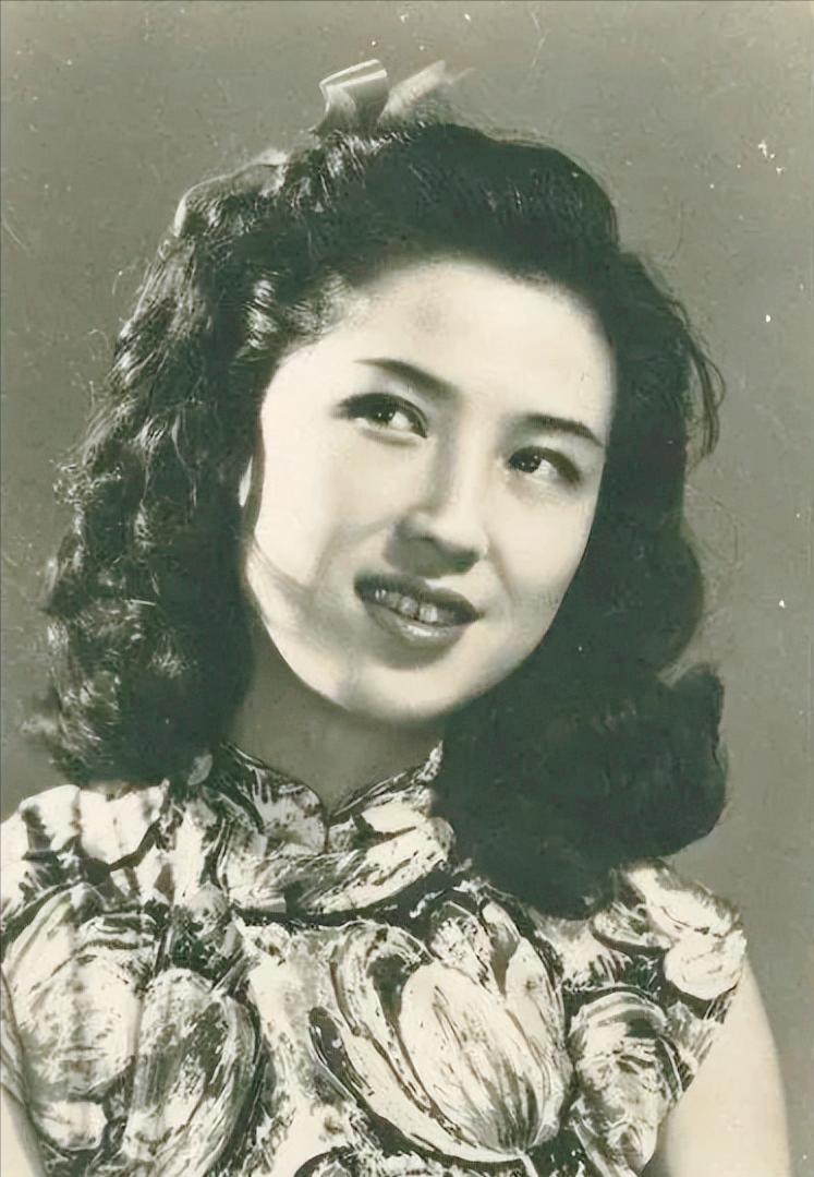 民国时期，一次，黄金荣抓过来一个乞丐问道：“上海三个大佬，你最佩服谁？”那会儿黄