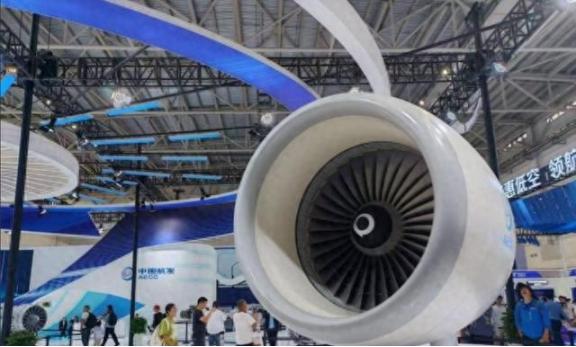 ☁发动机中国有，但就是不造！光刻机中国有，就是不造！之所以进口，目的就给美