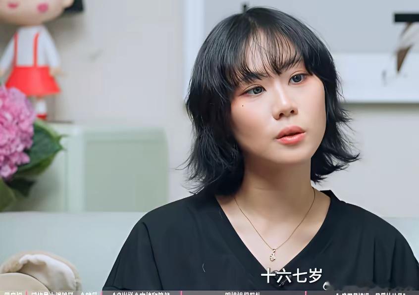 窦靖童和妹妹窦佳嫄是长大后才第一次见面！童童跟两个妹妹都很好，跟李嫣是一起长大，