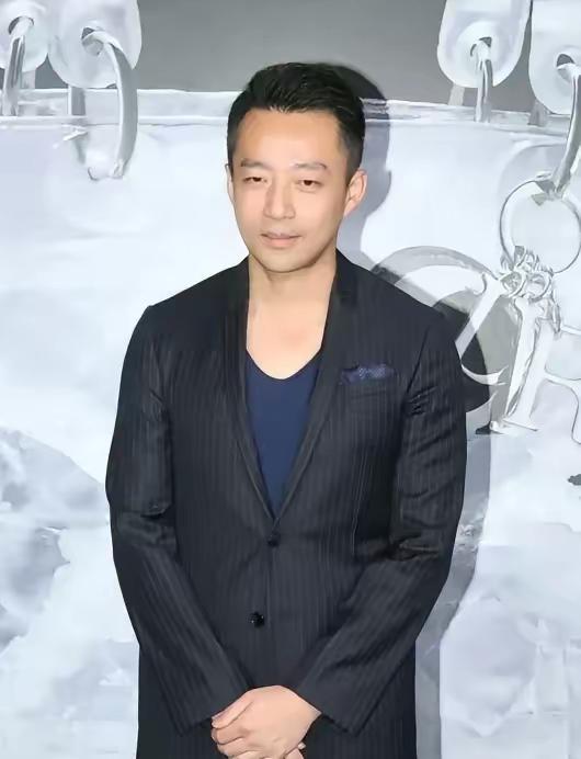 听说，汪小菲给霖霖办转学，又惹怒了外婆……外婆嫌汪小菲没跟她商量，直接把霖霖转
