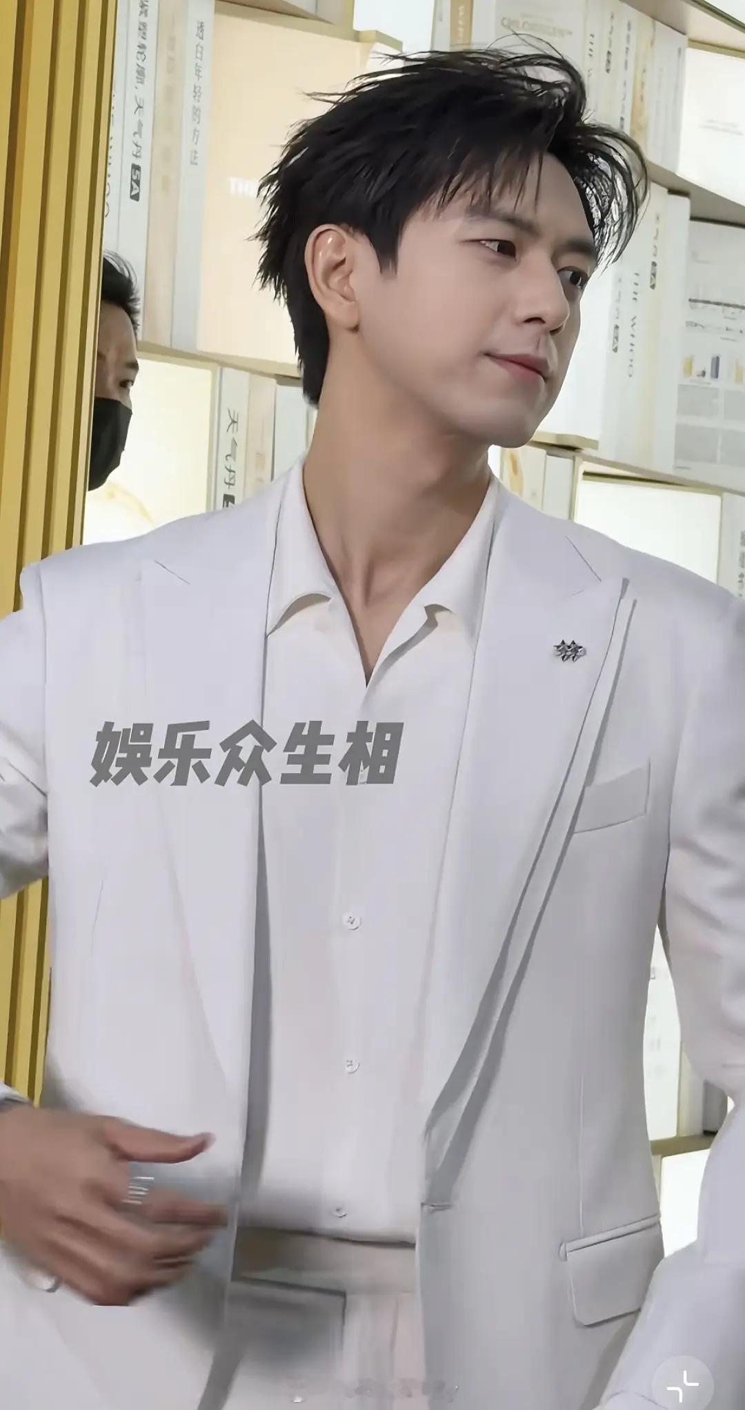 李现线下活动生图，这个状态进组《雾里青》怎么样