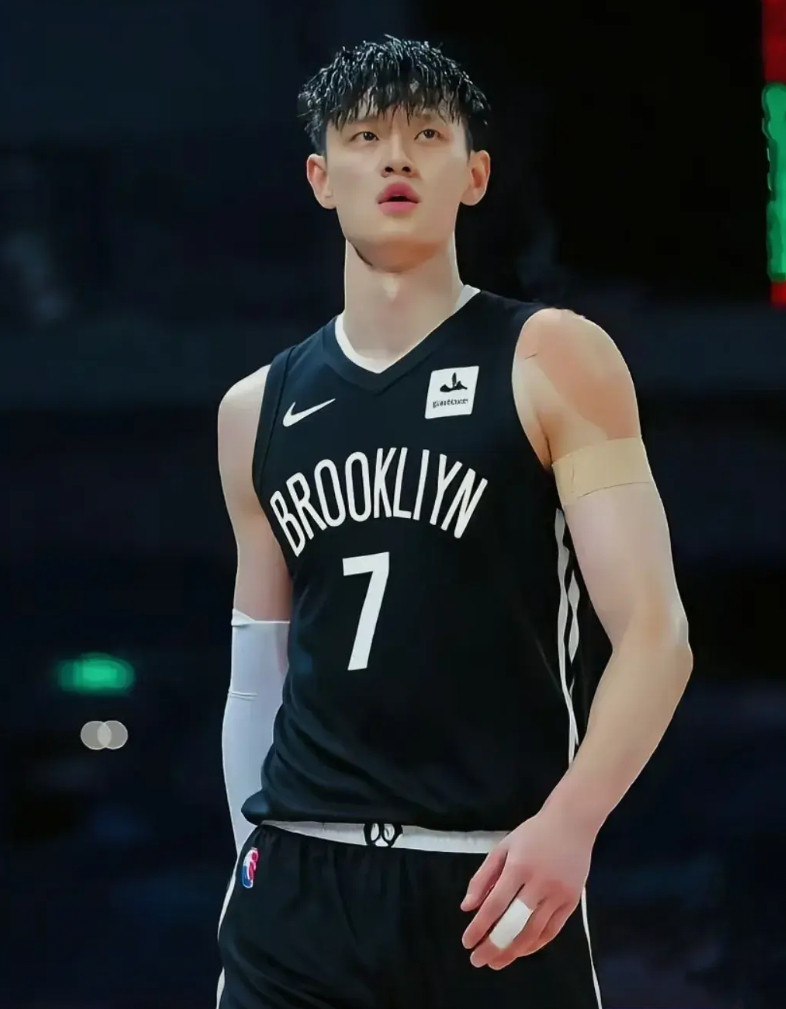 曾凡博加盟NBA篮网队，余佳豪加盟西甲球队，还有一个打暑假工的球员王俊杰因为亚洲