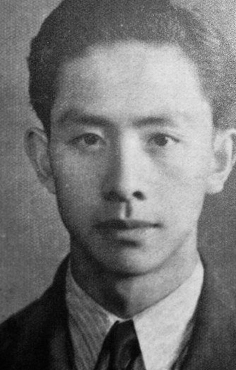 1948年，一名共产党被捕，为了保命，他主动交代了一份12人的名单，特务们大喜，