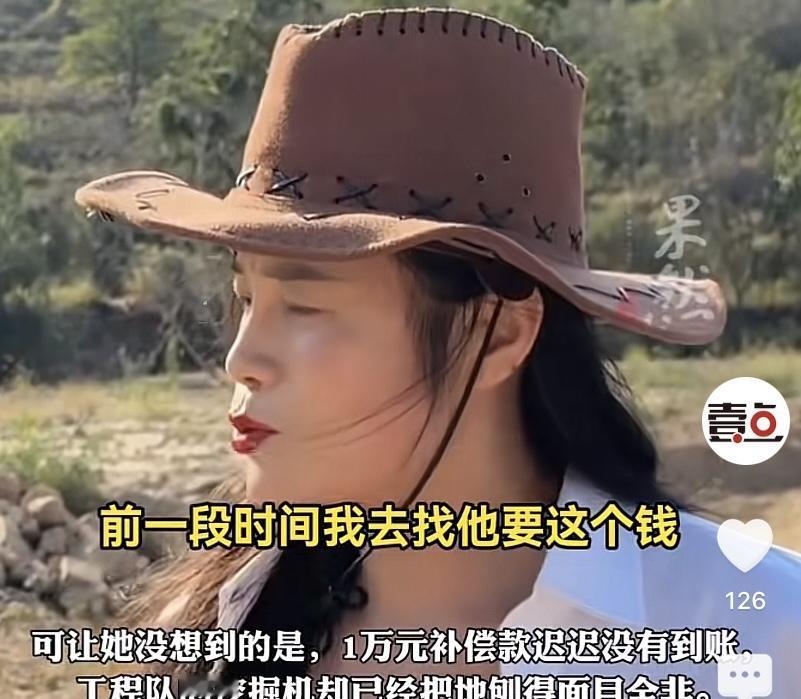 山东济南，一女子承包了2亩地，一共10年，每年承包费60元。相关部门找上门说要修