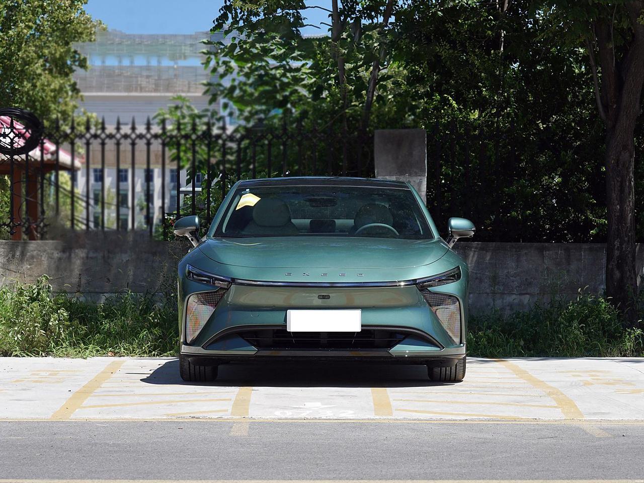 奇瑞造了一辆“帕梅”，长近5米+23个喇叭，4.6秒破百，综合续航1645km，