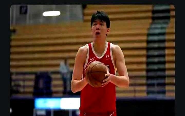 104000票，零球员票，零媒体票。杨瀚森被自家球迷抬到第36，却被整个联