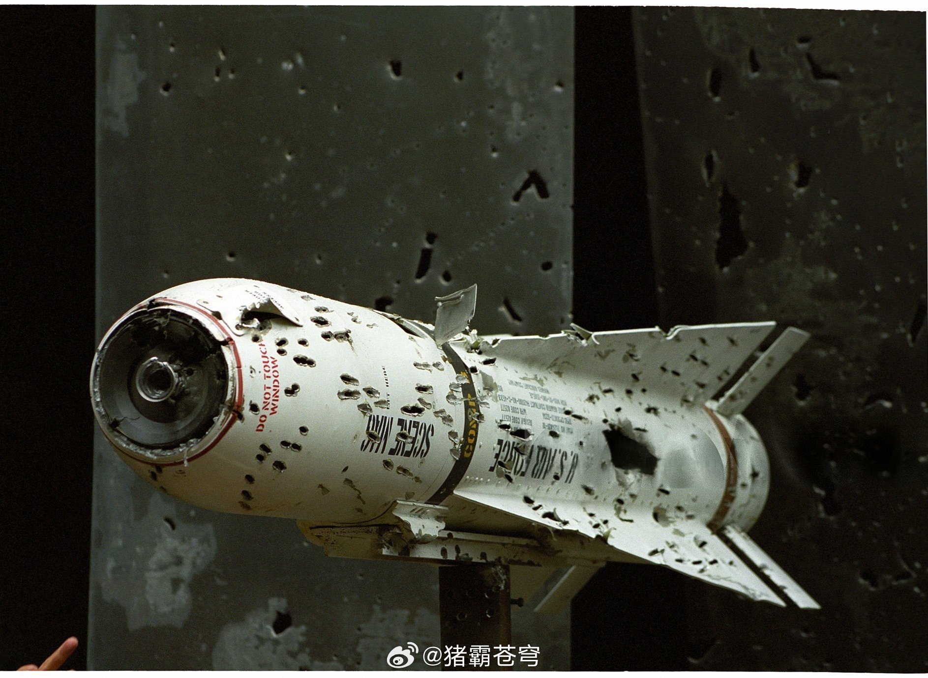 AGM-65“小牛”导弹被AHEAD空爆弹药击中后的照片。这些导弹曾被用作莱茵金