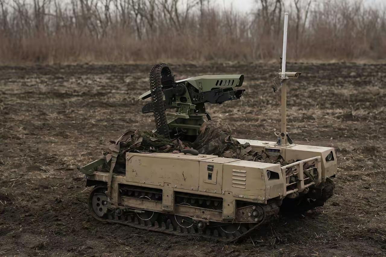 乌克兰第三军军长比列茨基(AndriyBiletsky)表示，地面机器人（GR