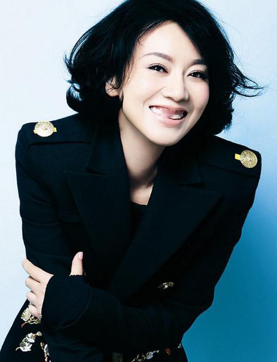 闫妮去看房，售楼小姐走过来，看她穿着随意，便随手往沙盘那一指：这套400平，才1