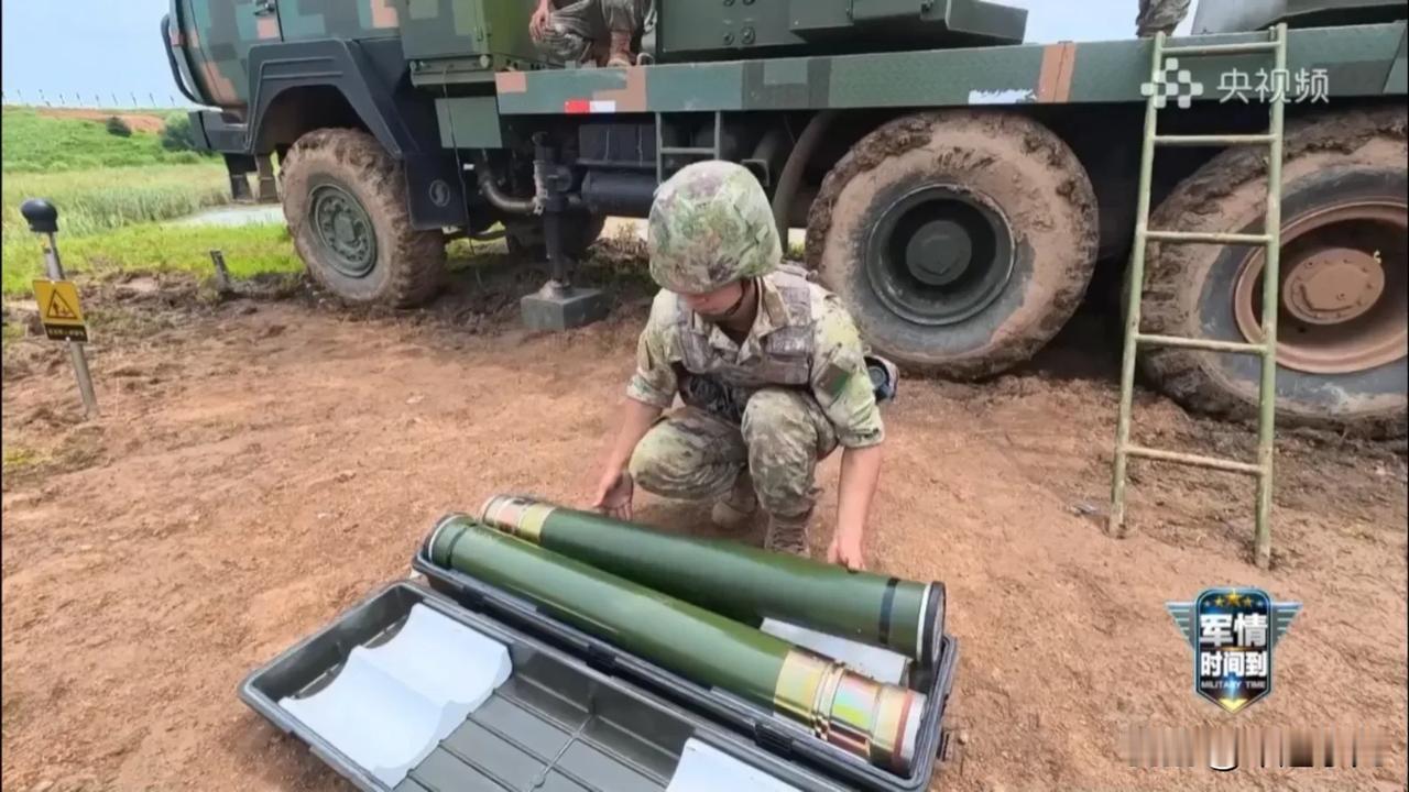我国罕见公开，陆上干扰分队“作战”画面，海军表示看着有点眼熟……近日，官媒罕