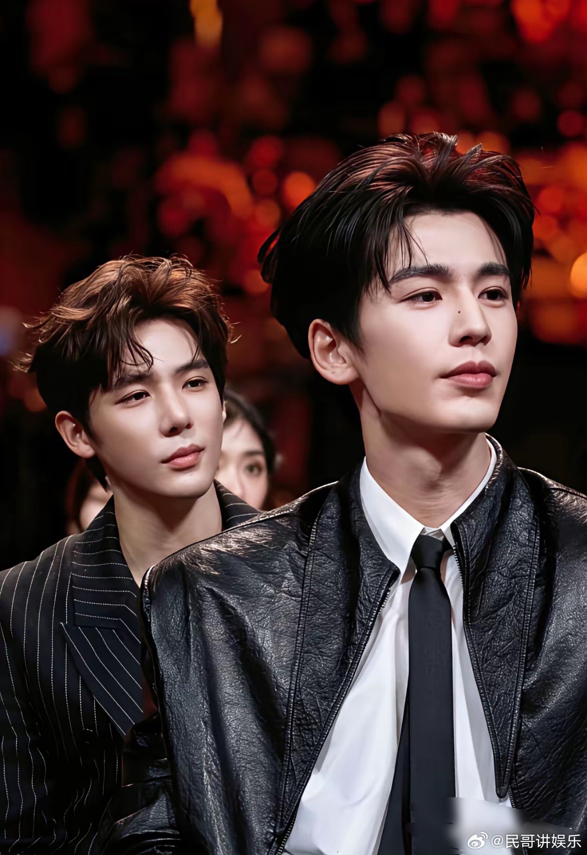 谁懂这张图的含金量真奇怪！五官一模一样又长得完全不一样。这样看我觉得王安宇更更更