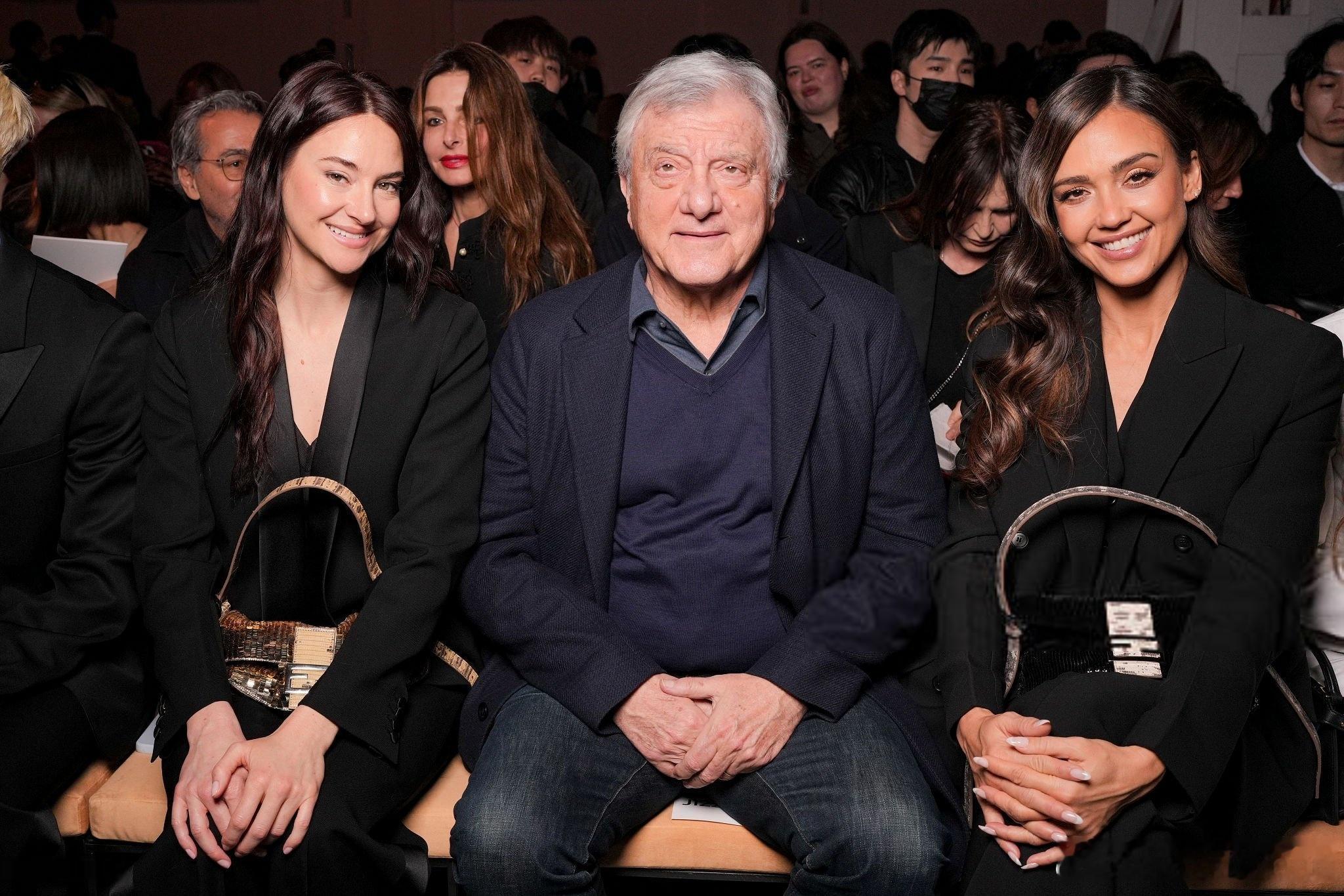 jessicaalba杰西卡阿尔芭在米兰时装周期间出席观看Fendi大秀，芭姐