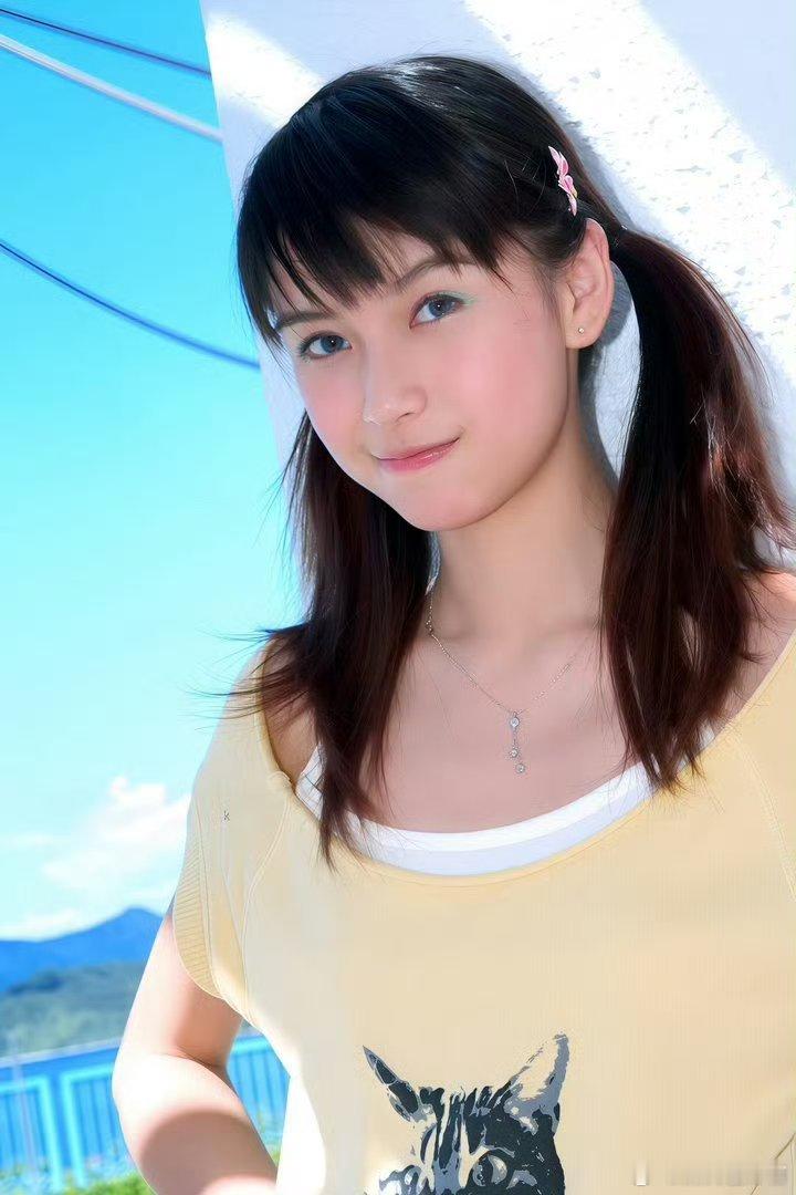 Angelababy15岁写真明媚的少女真的很亮眼哇​​​