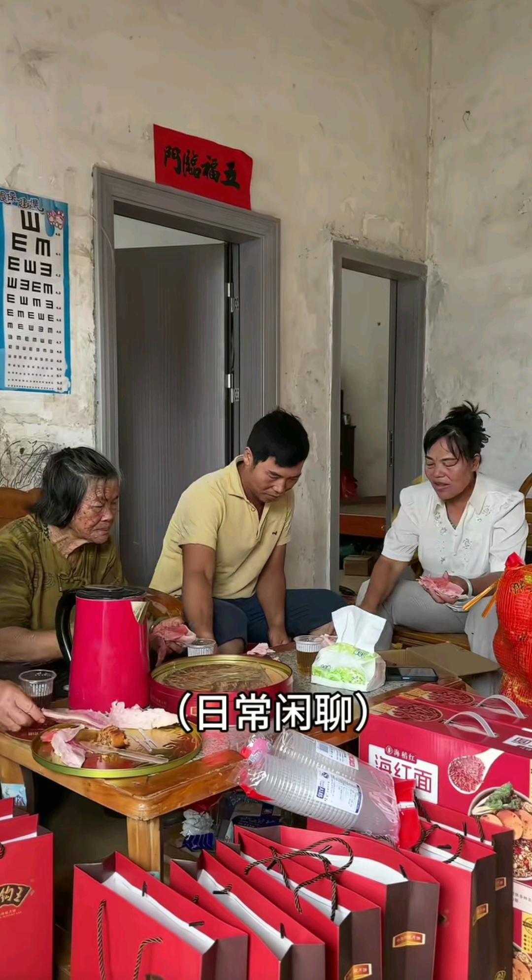 9月30日，全红婵的妈妈准备了一后备箱礼物回娘家看望妈妈和兄弟姐妹。全红婵妈