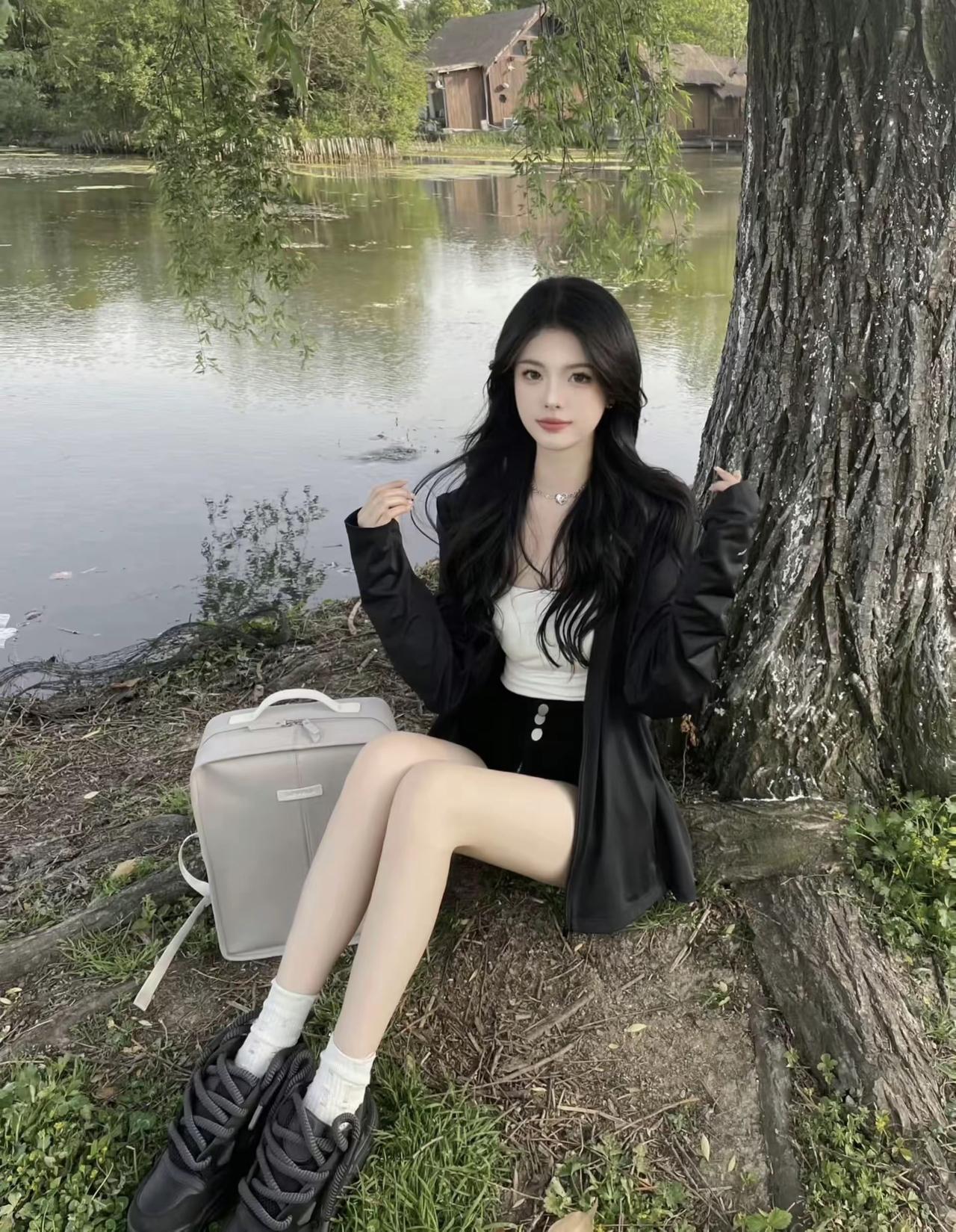 老婆的妹妹，相差十岁，如今也长成亭亭玉立的大美女了。