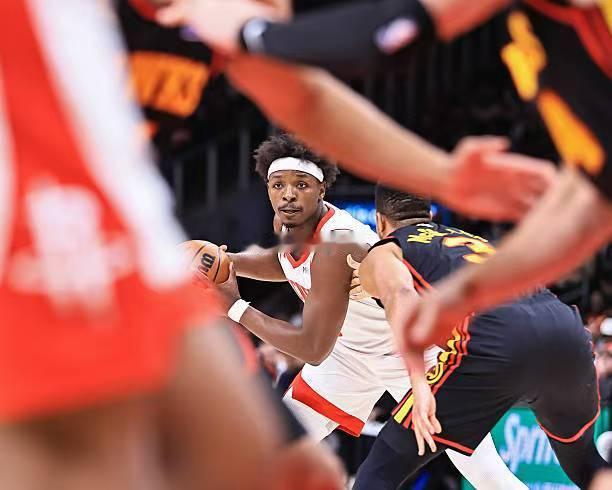 根据美国媒体Chron记者MichaelShapiro的消息，休斯顿火箭主教练