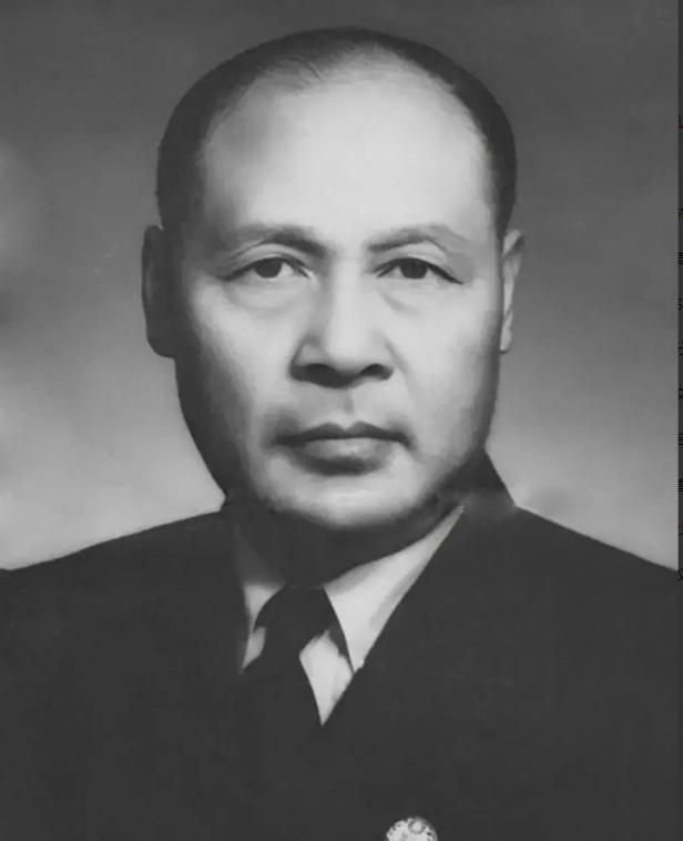 1949年10月1日，杀害我党300多条人命的杨虎，登上了天安门，参加开国大礼，