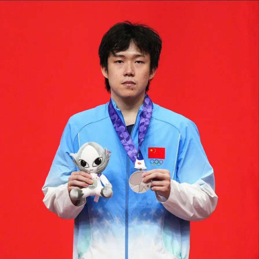 王楚钦最近实力下降地确实有点厉害，在亚运会接连失利，似乎有点说明他有点老了，而年