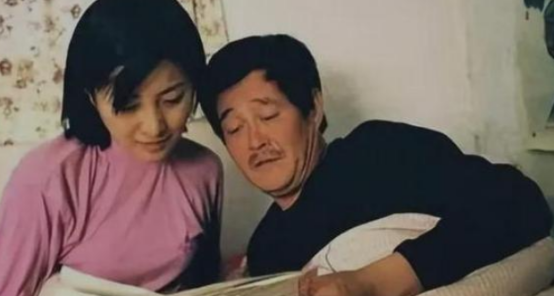 1991年，赵本山对原配葛淑珍说：“我们离婚吧！”葛淑珍很平静：“离婚可以，但你