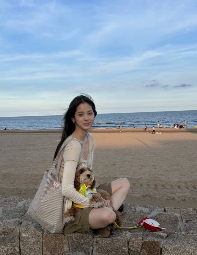 为什么欧阳娜娜富家感这么足！有些女生真的不用去刻意打扮，随意穿的衣服就能够让人