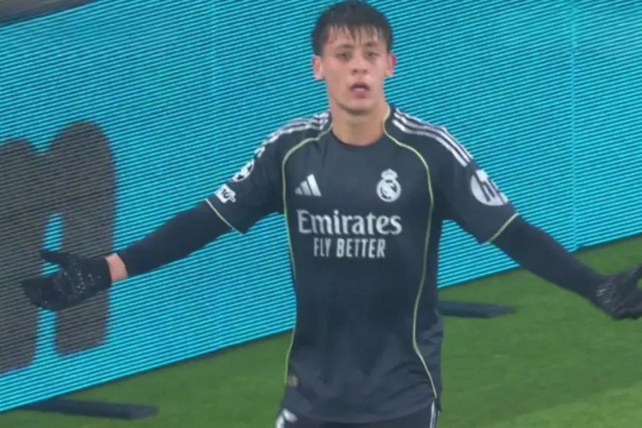 心里有火! 马卡: 居莱尔被换下时很愤怒, 向阿韦洛亚摊手表示不满