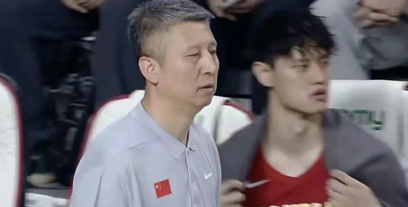 这个阵容会输韩国男篮两场吗？世亚预中国男篮二负韩国队，第二场被韩国按在地上蹂躏