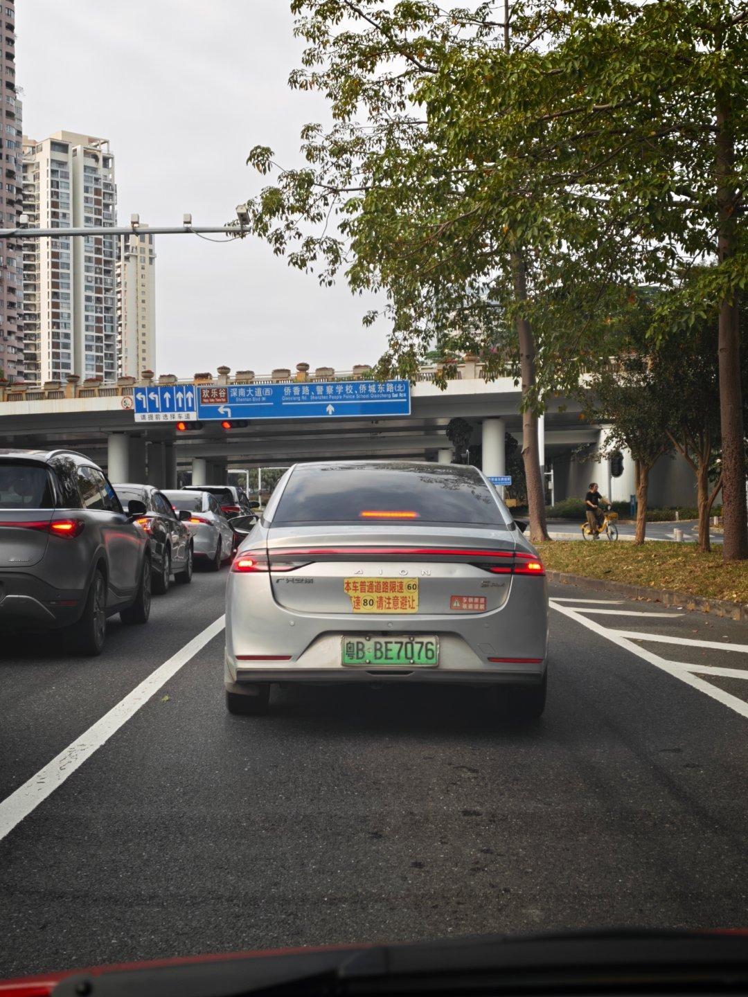 看到这个标语，有和我一样想骂人的吗？？​​​