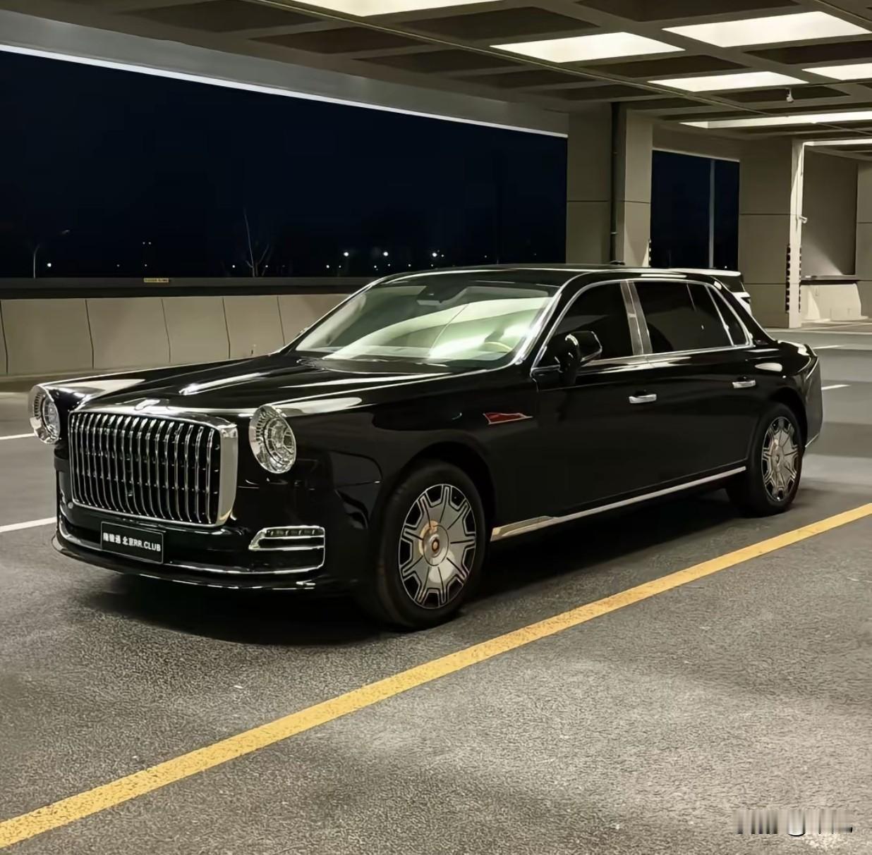 朋友问我，红旗国礼七百多万，值不值？我说，这问题本身就不对。这车长近6米，气