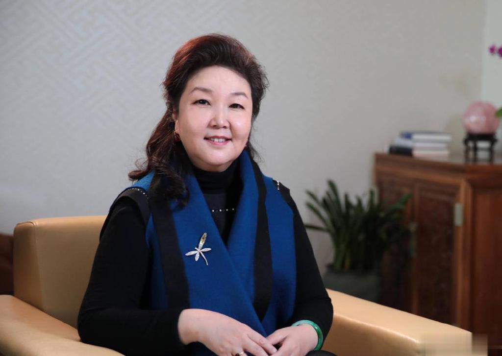 两年没了305亿, “医美茅”掌舵人简军财富大跳水