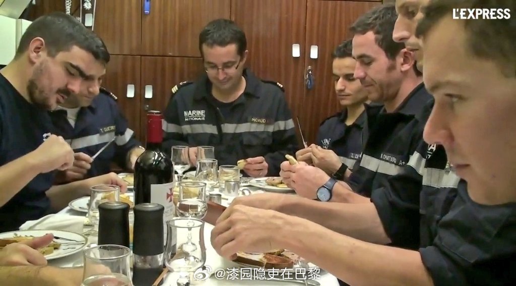 海外新鲜事🇫🇷⚓️在法国海军潜艇的军官餐厅里吃什么？你可能想不到——是?