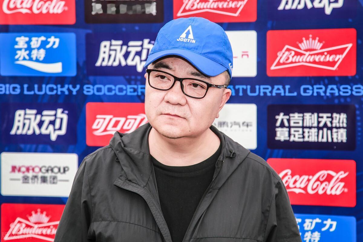 我好奇去查了一下董路的家庭，不查不知道，一查吓一跳，原来，他出身是高知家庭，父亲