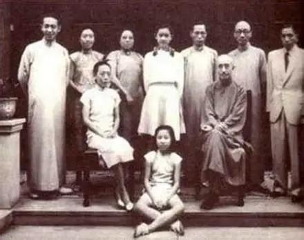 他是辛亥革命的元老，笔锋当年能撼动清廷；她是"清末四公子"之女，14岁留学日本，