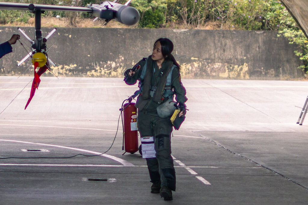 台空军第四联队第23作战队F-16女飞行员陈怡慈上尉
