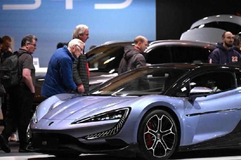 1月12日，法新社报道:“欧盟周一宣布，就中国电动汽车出口欧盟关税达成协议，尘埃