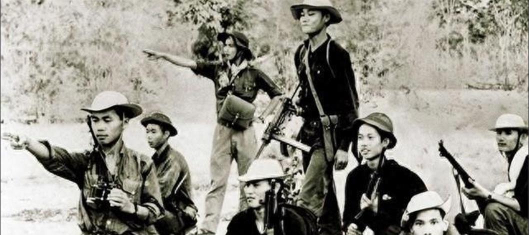 1950年，解放军24名精英战士深入大瑶山，搜捕黄埔军校巨匪甘兢生，但苦苦搜寻多