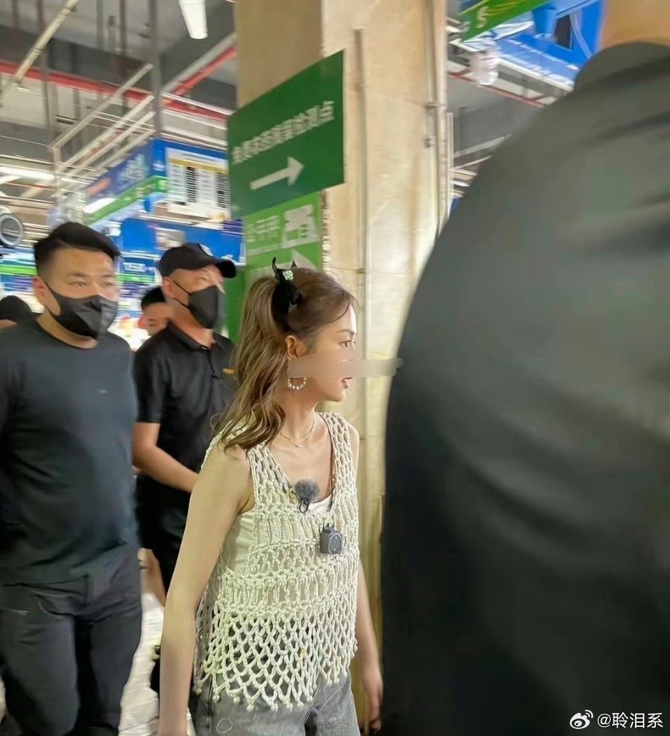 怎么那么多人说白鹿长相普通啊，生图这样还普通？