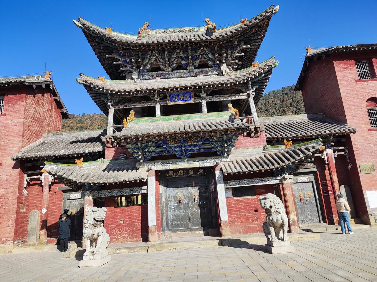 🌿老子说：“非以其无私邪？故能成其私。”读《道德经》第七章，越品越通透