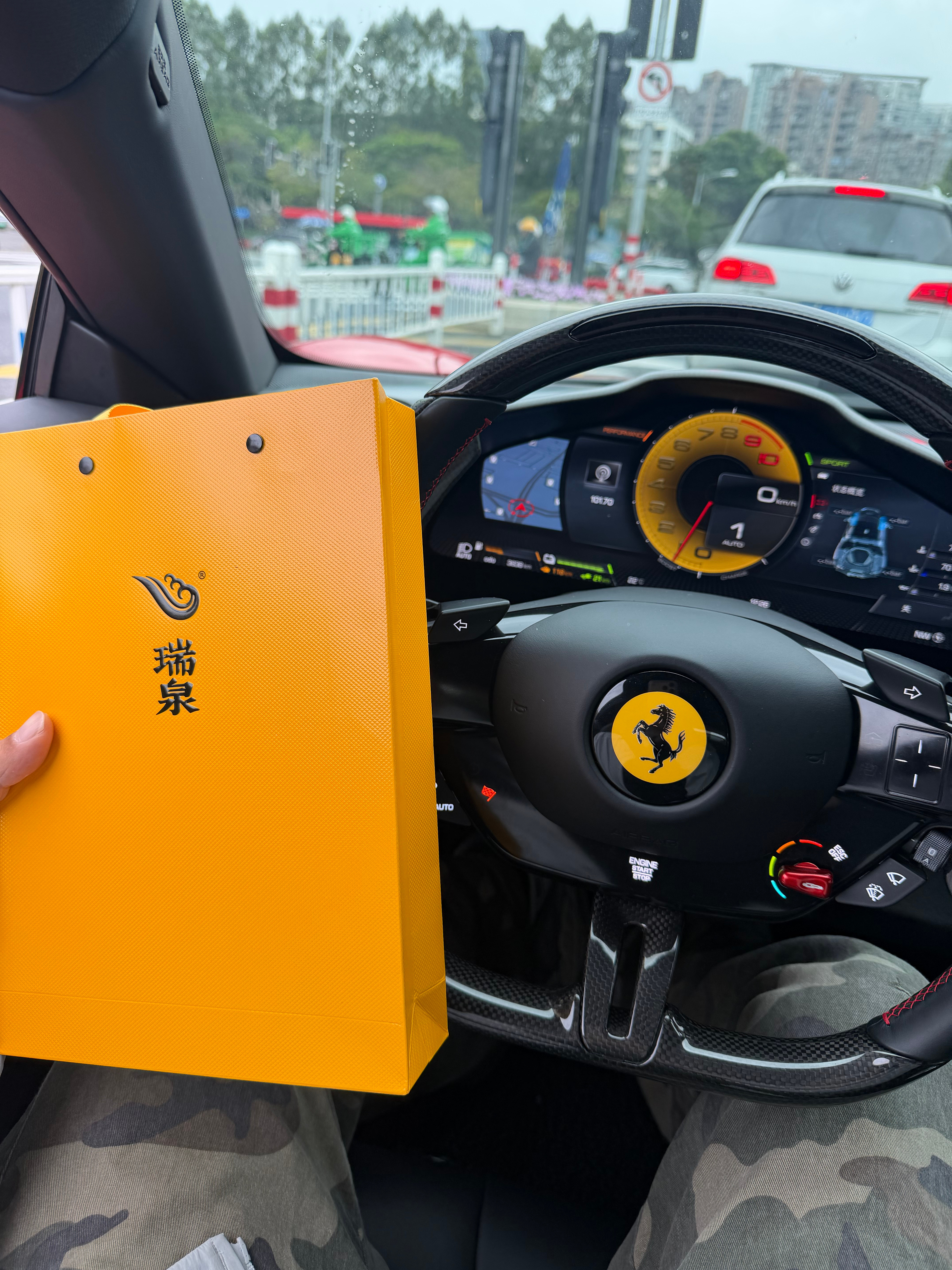 又拿了一台SF90临走时大哥送了一盒茶叶