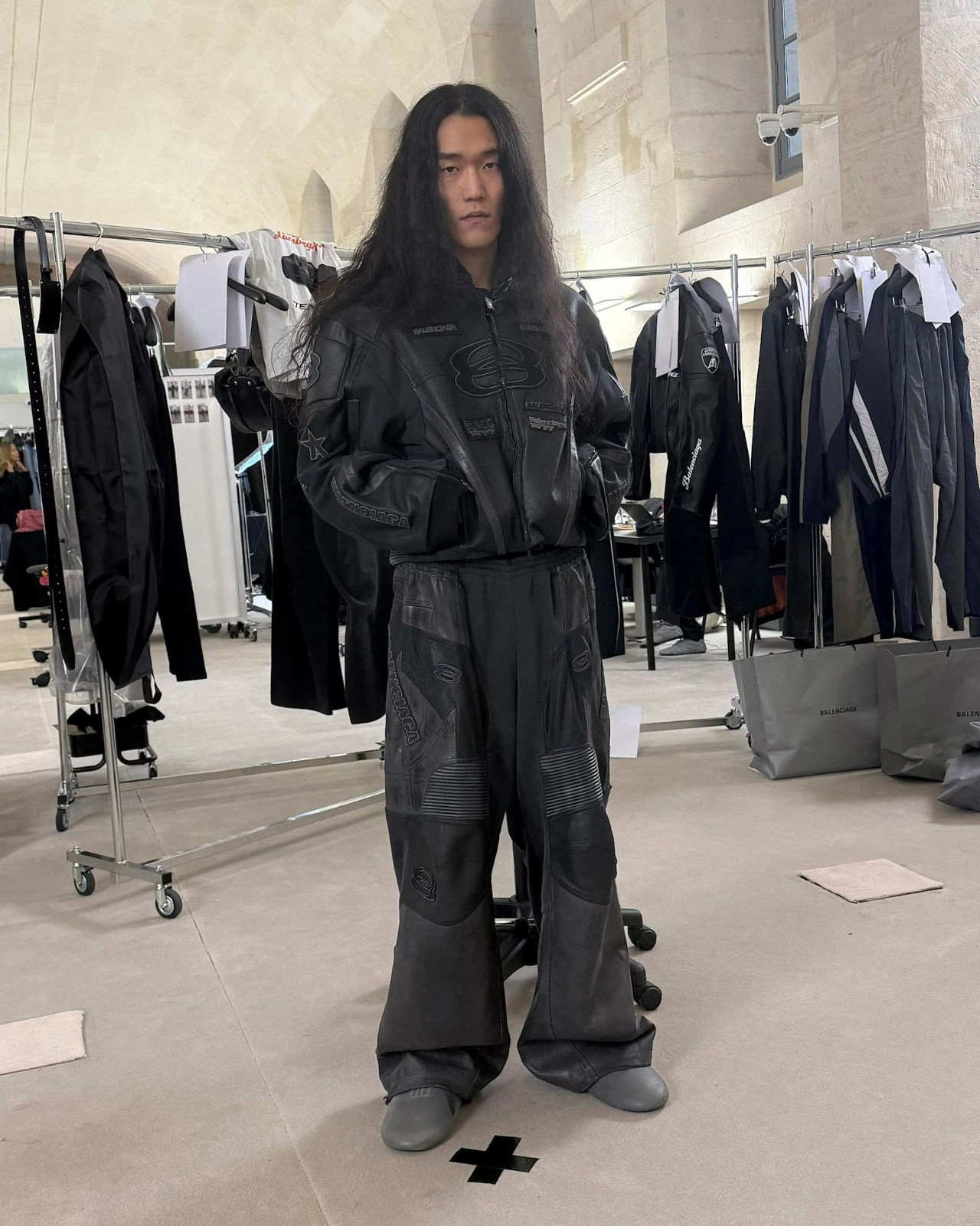 Balenciaga男装周2025秋冬系列Balenciaga的系列继续探