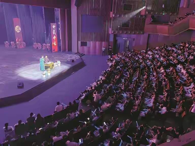老演播厅逆袭！幕光大剧院上线，大连又添文艺新据点🔥提起广电1500平演播