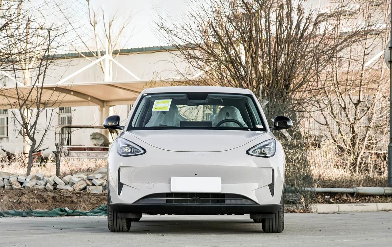 这款纯电小车太火了，1年卖了近50万台，最高续航440km，最低才6.88万吉利