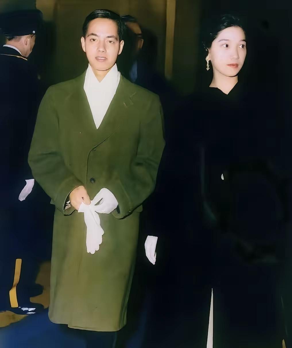 天啊！刷到李政道和夫人秦惠䇹的老照片，直接看愣了！60年前他穿的绿色大衣，放到现
