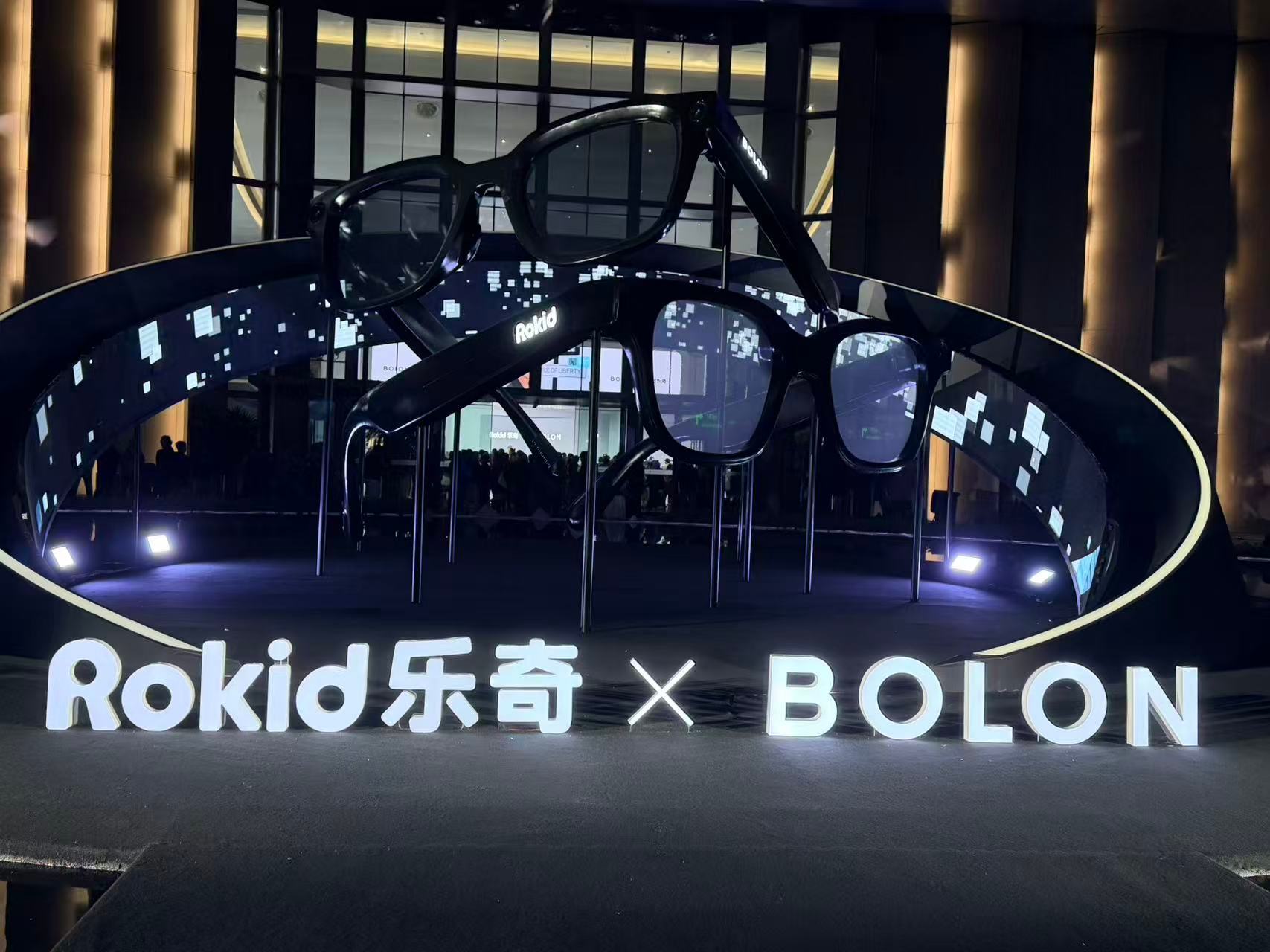 今晚Rokid乐奇XBOLON联合发布会重磅开秀～科‮与技‬穿搭双向奔赴，智