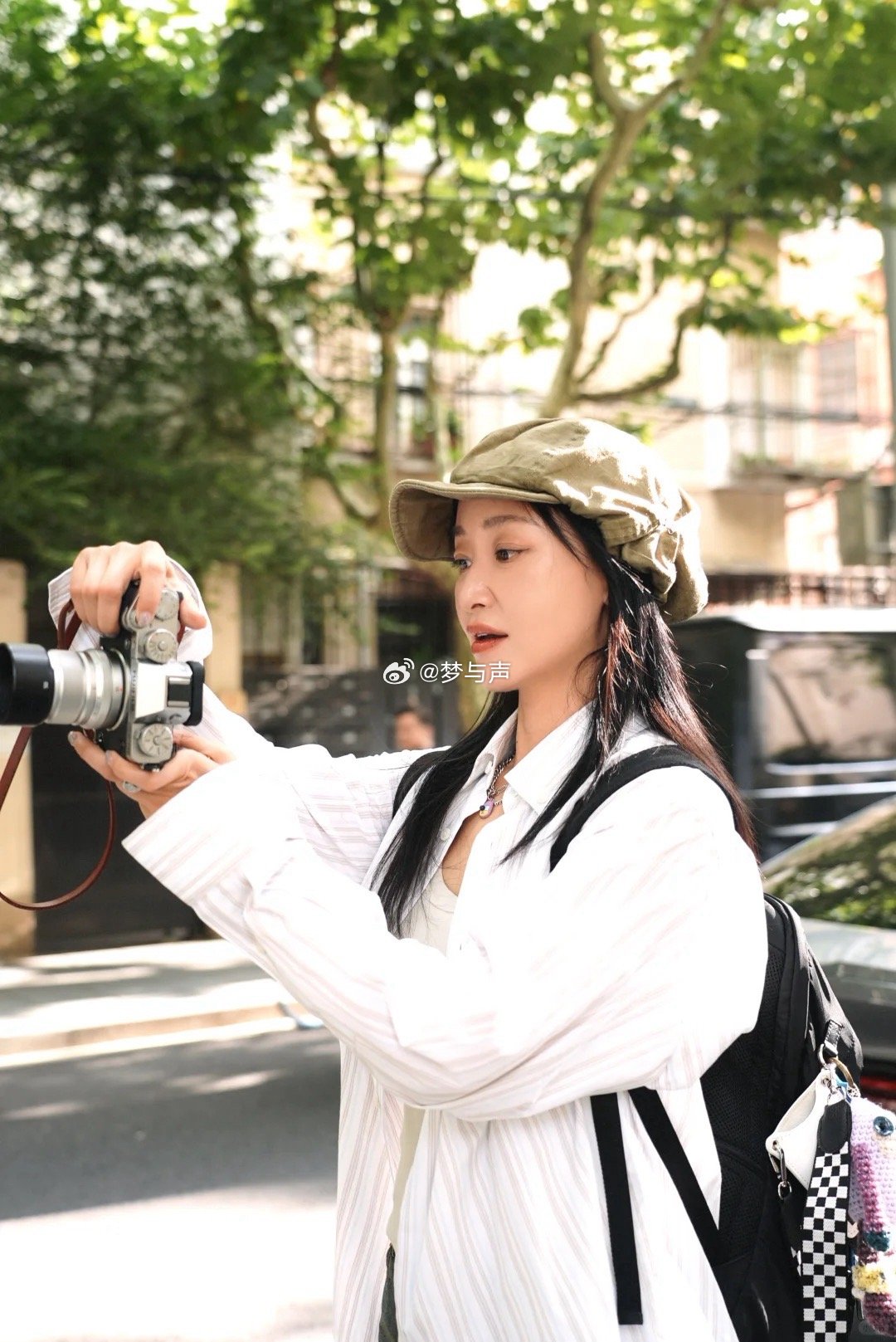 赵子琪大大方方的舞台上的她自信又大方，哪怕有一点小紧张，也丝毫不影响她的魅力绽