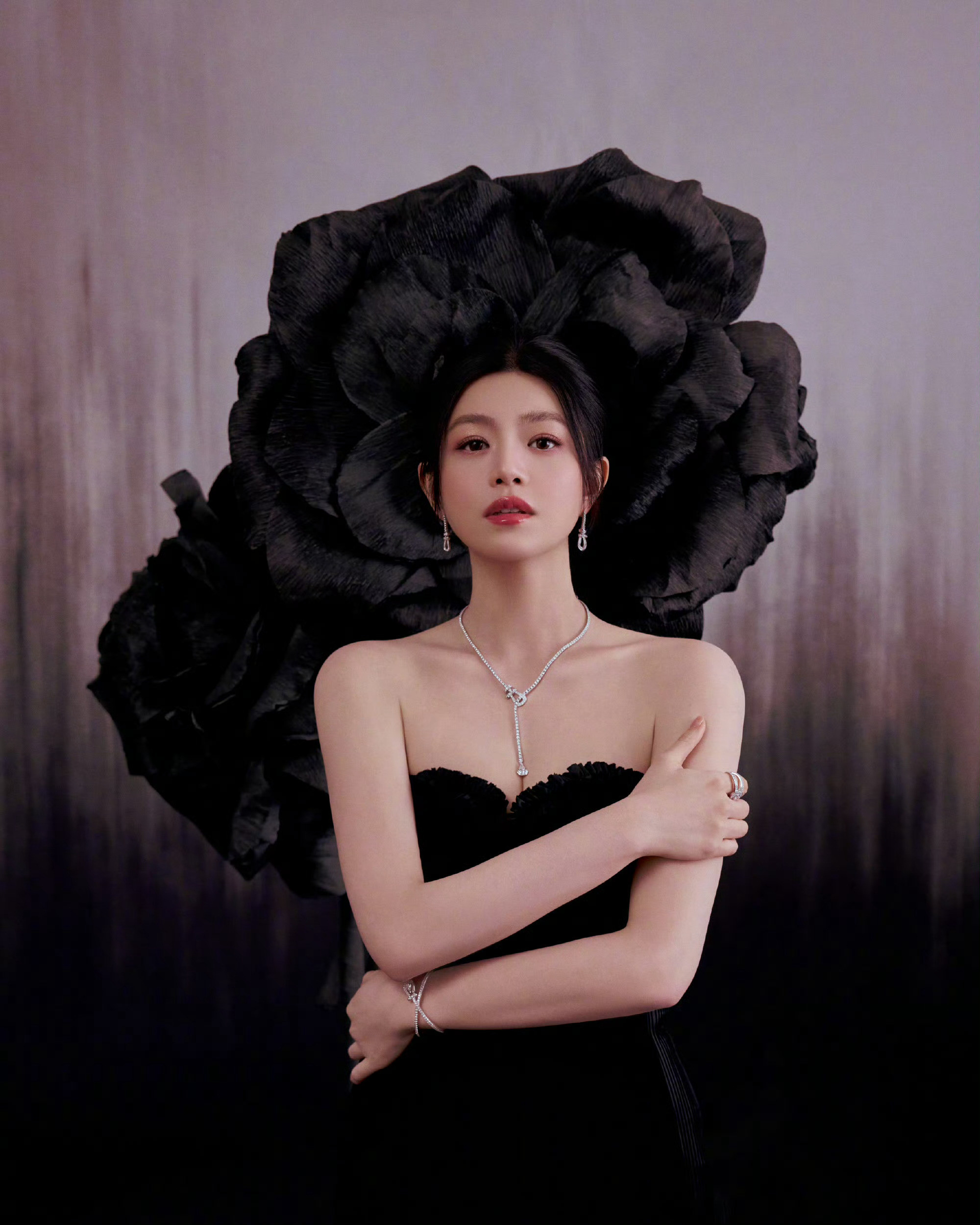 陈妍希这位美丽而带刺的黑玫瑰，太美了！妹妹姐就是又甜又酷！